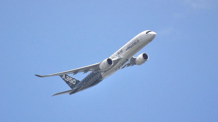 UNIQUE – Un Airbus A350 à Tarbes pour une formation XXL